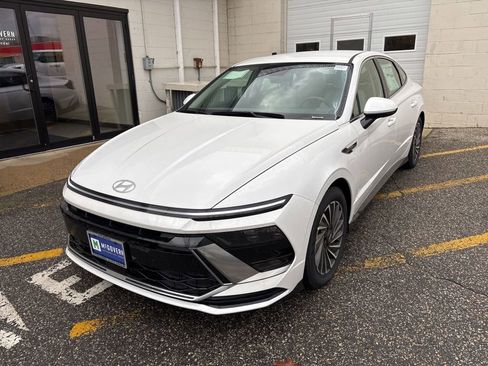 New 2025 Hyundai Sonata SEL FWD image 1