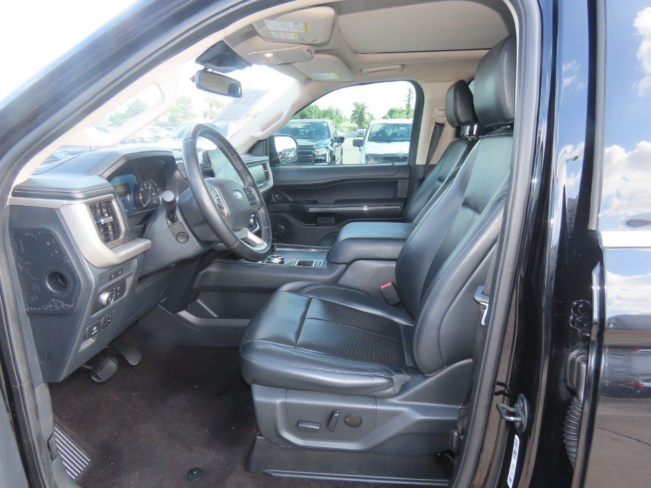 Used 2022 Ford Expedition Max XLT RWD image 27