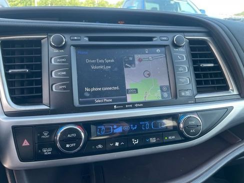 Used 2016 Toyota Highlander XLE AWD/4WD image 9