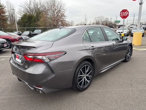 Used 2021 Toyota Camry SE image 5