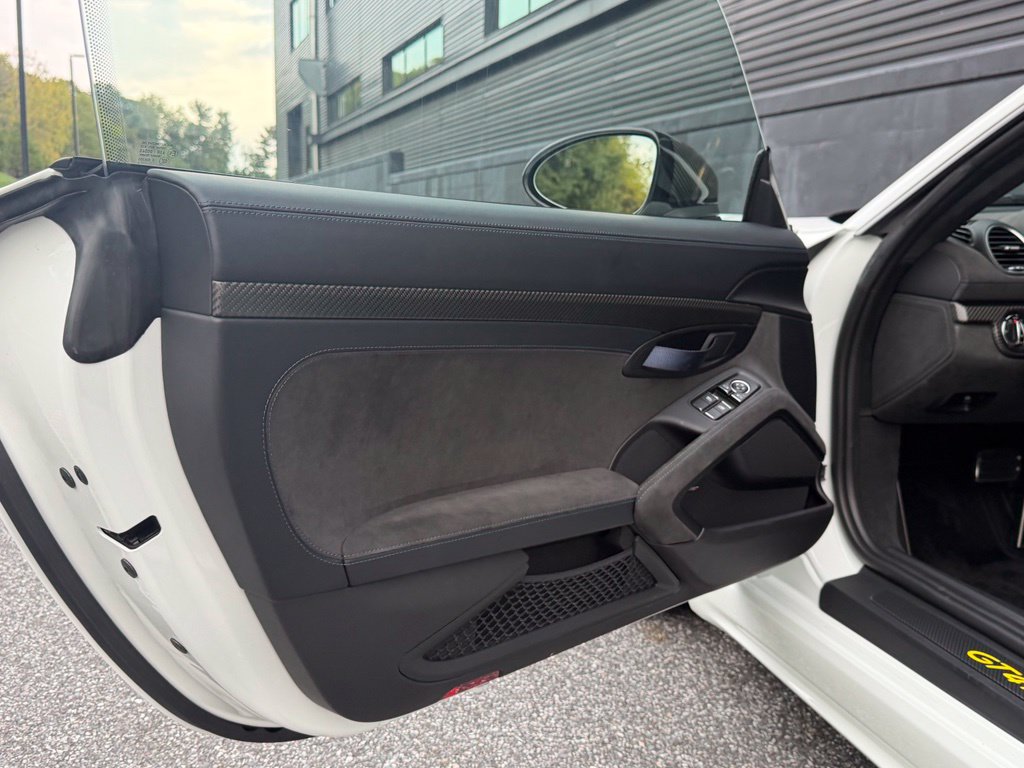 Certified 2024 Porsche 718 Cayman GT4 RS RWD image 18