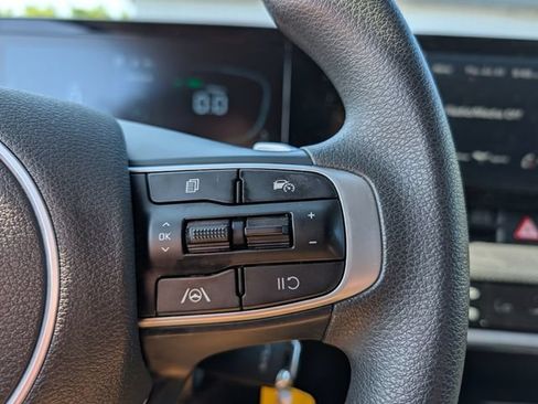 Used 2025 Kia Sportage LX AWD/4WD image 23