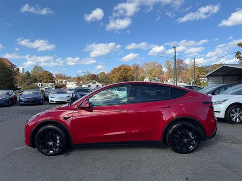 Used 2023 Tesla Model Y Long Range AWD/4WD image 2