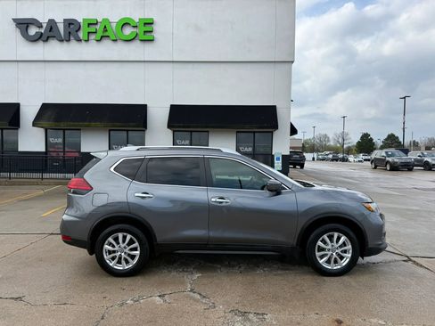 Used 2017 Nissan Rogue SV w/ Sun & Sound Touring Package AWD/4WD image 18