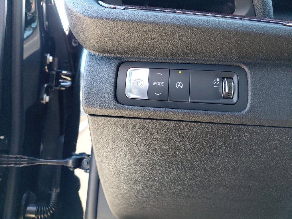 Used 2026 Chevrolet Traverse RS FWD image 32