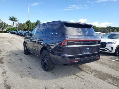 New 2025 Lincoln Navigator Reserve w/ Jet Appearance Package AWD/4WD image 3