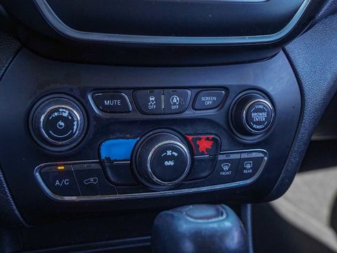 Used 2019 Jeep Cherokee Latitude Plus image 15