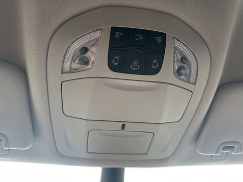 Used 2024 Chrysler Pacifica Touring-L FWD image 21
