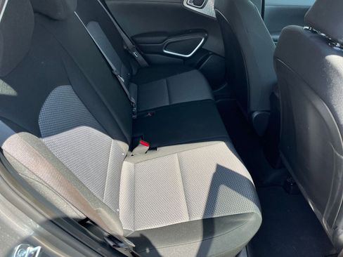 Used 2025 Kia Soul LX w/ LX Technology Package FWD image 38