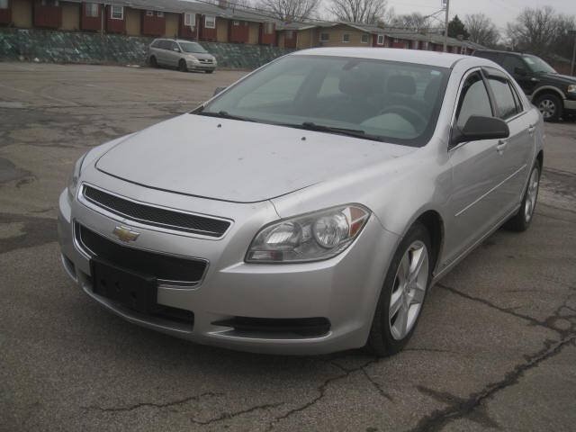 Used 2010 Chevrolet Malibu LS FWD image 1