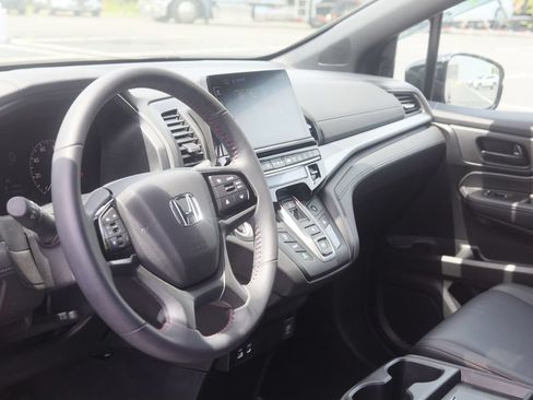 Used 2026 Honda Odyssey Sport-L image 3