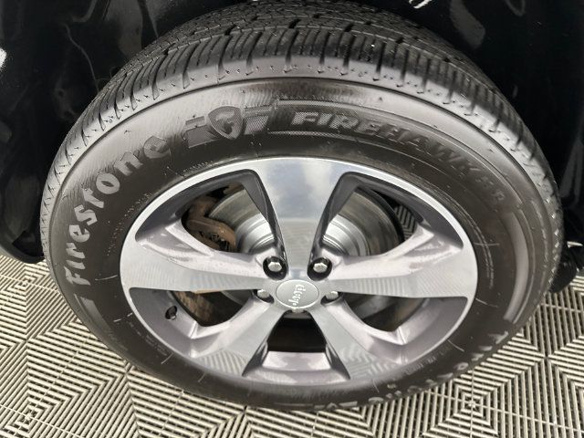 Used 2019 Jeep Cherokee Limited AWD/4WD image 36