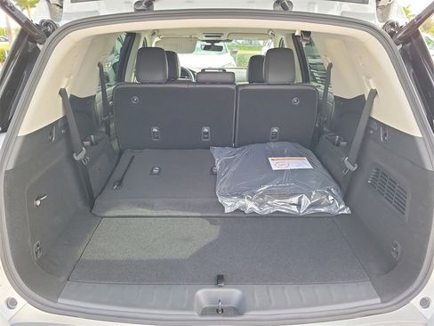 New 2025 Nissan Pathfinder SL image 3