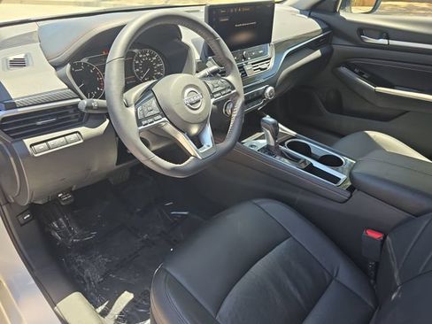 Used 2023 Nissan Altima 2.5 SR w/ SR Premium Package FWD image 10