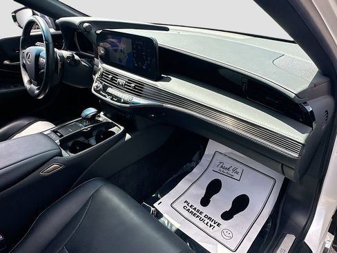 Used 2022 Lexus LS 500 w/ Accessory Package (Z2) RWD image 29