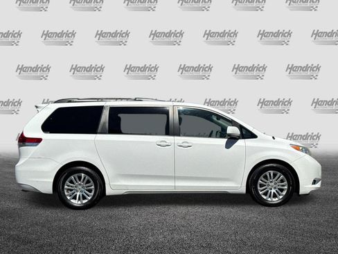 Used 2011 Toyota Sienna XLE FWD image 3