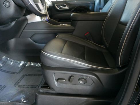 Used 2022 GMC Yukon SLT w/ SLT Premium Package image 8