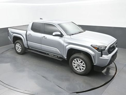 Used 2026 Toyota Tacoma SR5 AWD/4WD image 26