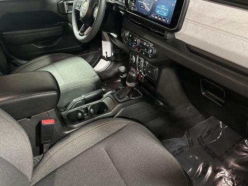 Used 2024 Jeep Wrangler Unlimited AWD/4WD image 14