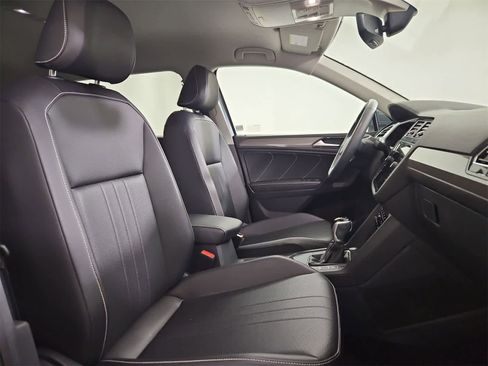 Certified 2022 Volkswagen Tiguan SE image 21