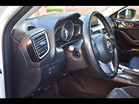 Used 2016 MAZDA MAZDA3 i Touring FWD image 14