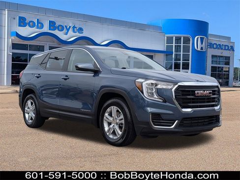 Used 2024 GMC Terrain SLE image 1