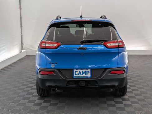 Used 2018 Jeep Cherokee Limited w/ Luxury Group image 5