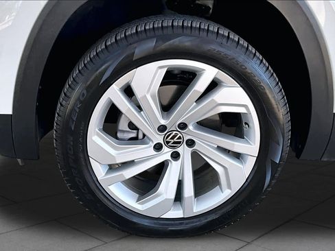 Used 2023 Volkswagen Atlas SE w/ Panoramic Sunroof Package AWD/4WD image 11