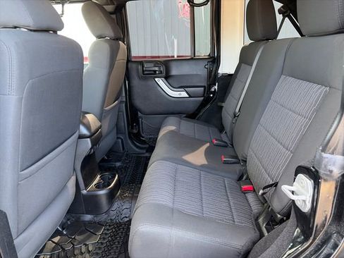 Used 2012 Jeep Wrangler Unlimited Rubicon AWD/4WD image 37
