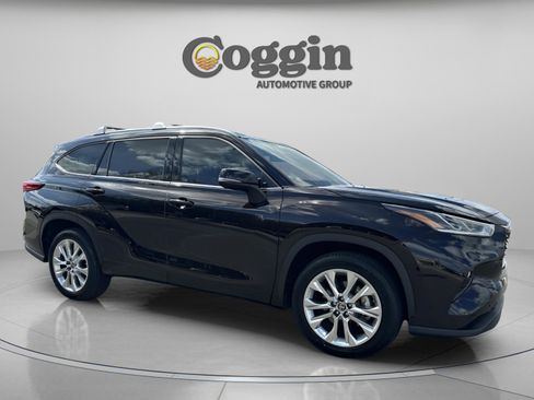 Used 2022 Toyota Highlander Limited image 9