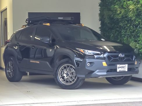 Used 2024 Subaru Crosstrek 2.5i Wilderness AWD/4WD image 2
