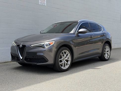 Used 2018 Alfa Romeo Stelvio Ti AWD/4WD image 2