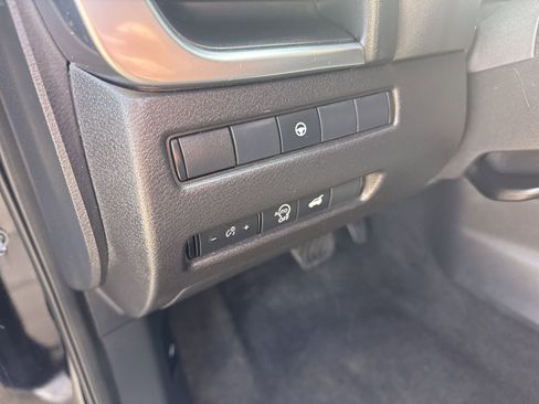 Used 2024 Nissan Rogue SV FWD image 18