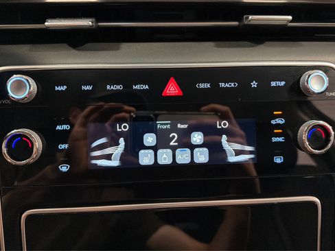 Used 2025 Genesis GV80 2.5T Standard AWD/4WD image 31