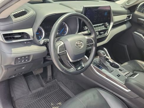 Used 2022 Toyota Highlander Platinum AWD/4WD image 21