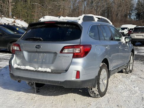 Used 2017 Subaru Outback 2.5i Premium image 12
