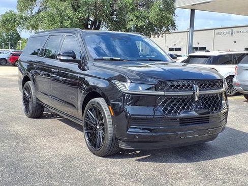 New 2025 Lincoln Navigator L Reserve w/ Jet Appearance Package AWD/4WD image 2