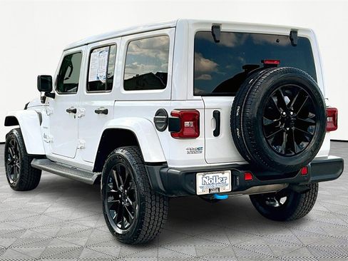 Used 2022 Jeep Wrangler Unlimited Sahara w/ Cold Weather Group image 13