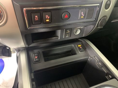 Used 2017 Nissan Titan SV image 25