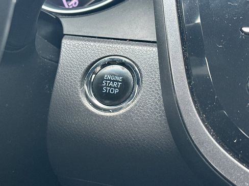 Used 2018 Toyota Camry XLE image 19