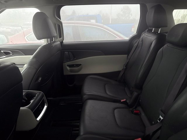 Used 2022 Kia Carnival LX FWD image 11