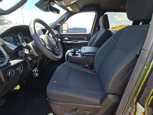 Used 2025 RAM 2500 Big Horn AWD/4WD image 3