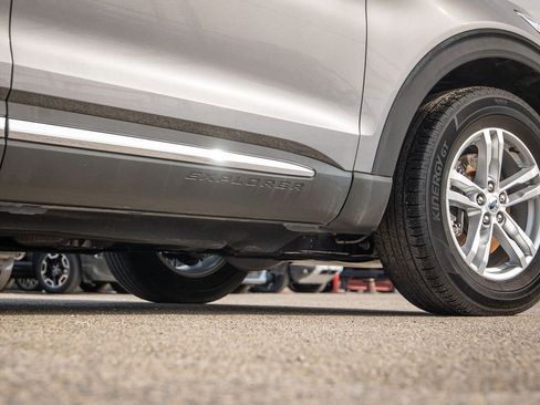 Used 2022 Ford Explorer XLT w/ Equipment Group 202A image 6