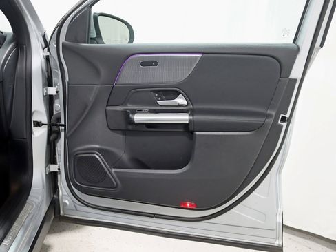 Used 2022 Mercedes-Benz GLA 250 4MATIC w/ Premium Package Lite image 39