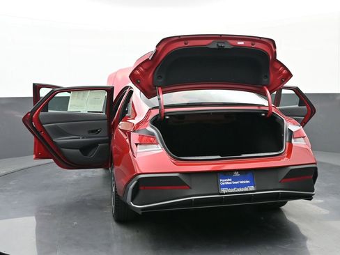 Certified 2025 Hyundai Elantra Sport image 53