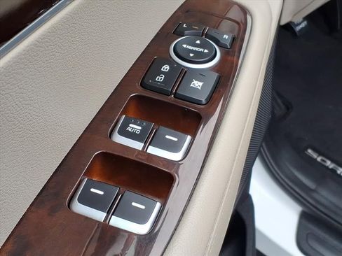 Used 2017 Kia Sorento LX image 13