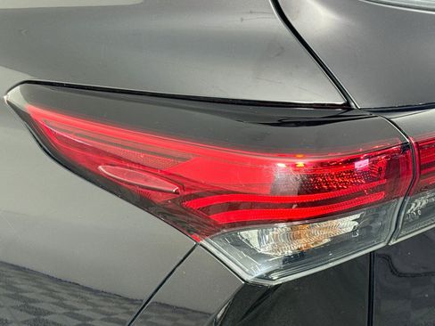 Used 2022 Toyota Highlander Limited FWD image 34