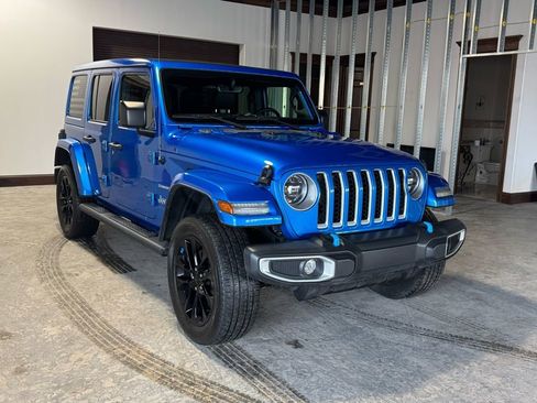 Used 2023 Jeep Wrangler Unlimited Sahara w/ Cold Weather Group image 3