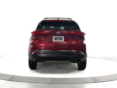 Used 2023 Toyota Venza Limited image 8