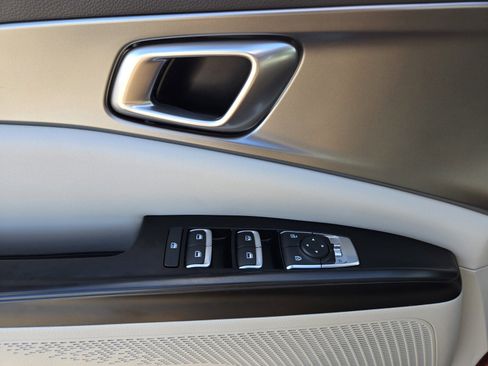 Certified 2024 Kia Carnival LX image 19